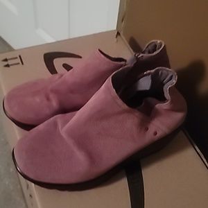 Sketchers pink booties